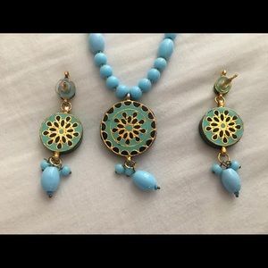 Elegant Aqua pearl earring and necklace!